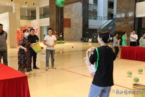 集体吃瓜围观,揭秘网络社交现象背后的心理奥秘